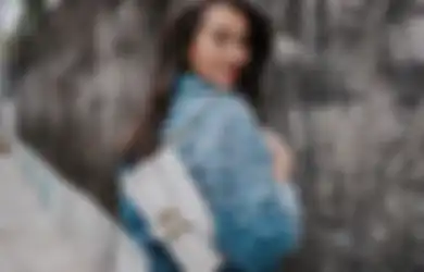 Kece! Tiru 5 Denim Outfit Inspo ala Aaliyah Massaid yang Stylish Abis!