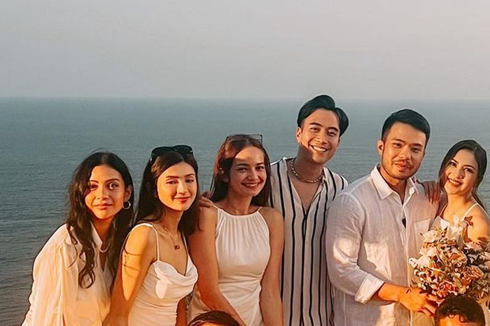 Teman Jessica Mila yang hadir di lamaran