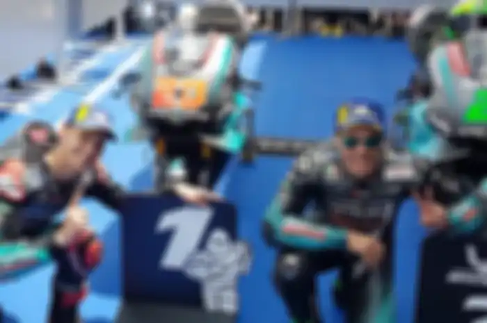 Fabio Quartarao (kiri) bikin rekor baru sebagai pembalap termuda peraih pole position bersama rekan setim, Franco Morbidelli (kanan) menempati start di baris depan MotoGP Spanyol 2019