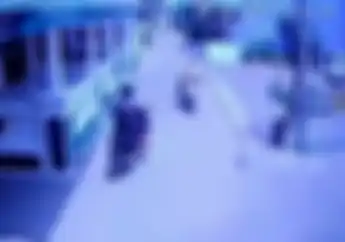 Video Detik-detik Jambret Gagal Rampas Ponsel, Korban Enggak Nyangka Padahal di Jalan Sempit