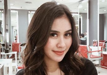 Super Tajir! Syahnaz Sadiqah Adik Raffi Ahmad Kepergok Pakai Tas Bertingkat Harga 77 Juta Rupiah Saat Nonton Fashion Show