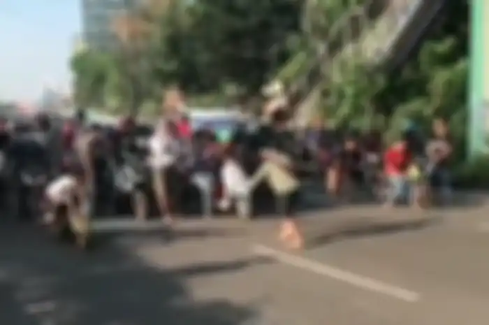 Video yang menayangkan balap liar sejumlah pemuda di jalan raya kawasan Serpong Utara, Tangerang Selatan, Rabu (20/5/2020) pagi, viral di media sosial. Pelaku Balap Liar yang Tutup Jalan Raya di Jam Kerja Terancam Dipenjara Atau Denda Rp 100 Juta  