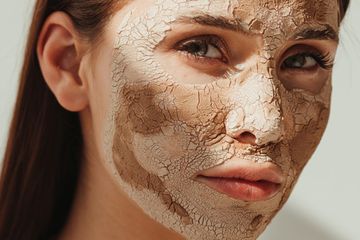 Memakai Masker Wajah