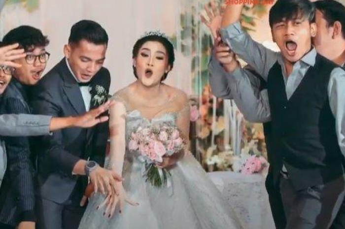 Foto pernikahan Nella Kharisma dan Dory Harsa.