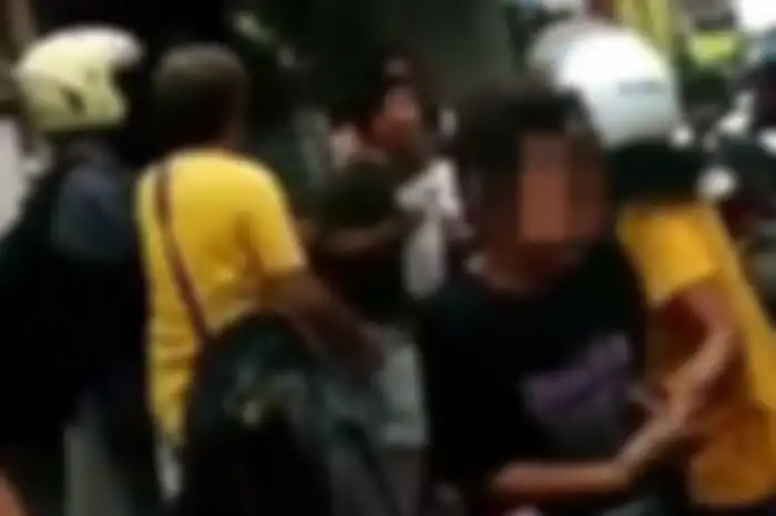 Pelaku penculikan anak kecil tertangkap dan nyaris dihajar massa.