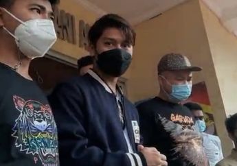 Diperiksa Kasus Dugaan Pelanggaran Prokes, Rizky Billar Hadir dalam Kondisi Sakit