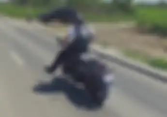 Doyan Ngepot Alias Burnout? Kenalan Nih Sama Bikers yang Pegang Rekor Dunia Burnout Terpanjang