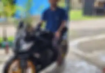 Sultan Akhyar Pamer Motor Kawasaki Ninja 250 Sebelum Konten Orang Tua Mandi Lumpur Viral