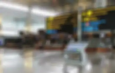 Viral TikTok! Penumpang Dilarang Charge HP di Tempat Publik Bandara Soetta