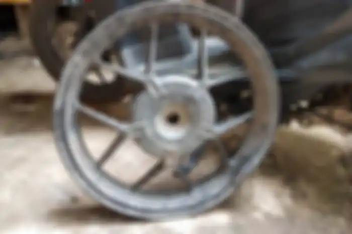 Ilustrasi pelek motor peyang atau sepeleng.