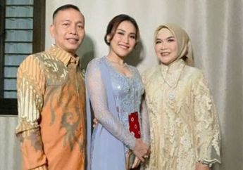 Dijadwalkan Jalani Pemeriksaan Kasus Pencemaran Nama Baik, Orangtua Ayu Ting Ting Pilih Tak Hadir, Kuasa Hukum: Boleh-boleh Saja Kan