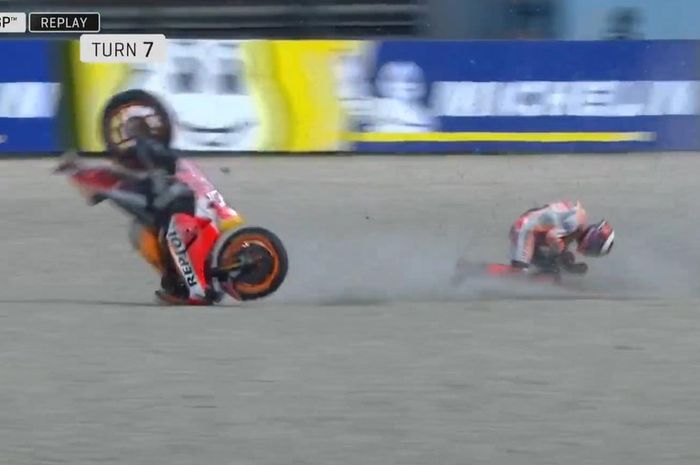 Momen saat Jorge Lorenzo mengalami insiden tunggal pada sesi latihan bebas MotoGP Belanda 2019, Jumat (28/6/2019)