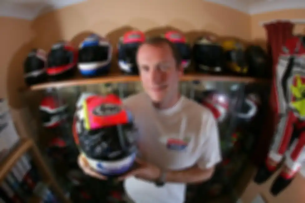 Sean de Fraine dan helm Arai Kevin Schwantz
