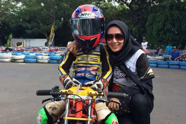 Kenalin Nih, Mamah Racing Ibunda Pembalap Cilik, Bintang Pranata Sukma