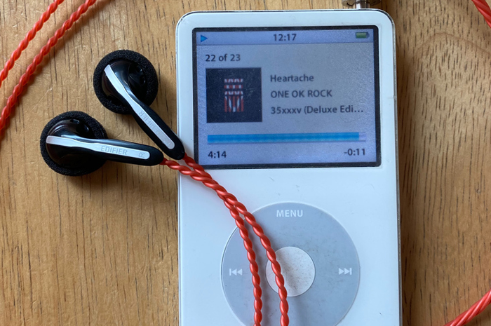 Ilustrasi iPod Classic generasi 5