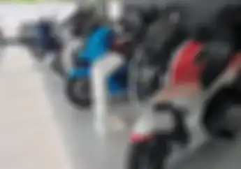 Jokowi Sebut Subsidi Motor Listrik Penting hingga Singgung Angkutan Umum