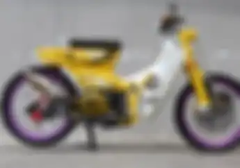 Gila Banget Coy, Motor Jadul Honda C70 Bermesin Motor Yamaha Mio