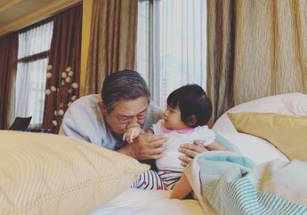 Unggah Foto SBY Cium Tangan Cucu dengan Wajah Sendu, Aliya Rajasa Teringat Pesan Ani Yudhoyono