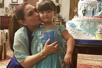 Tak Pernah Tersorot Kamera, Ini Dia Sosok Cucu Nia Daniaty yang Menggemaskan, Warisi Perpaduan Wajah Cantik Sang Ibu dan Nenek