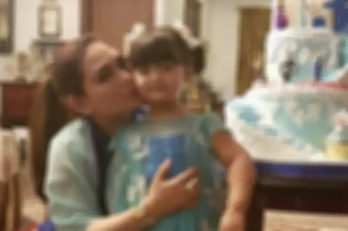 Potret Cucu Nia Daniaty Sukses Curi Perhatian 