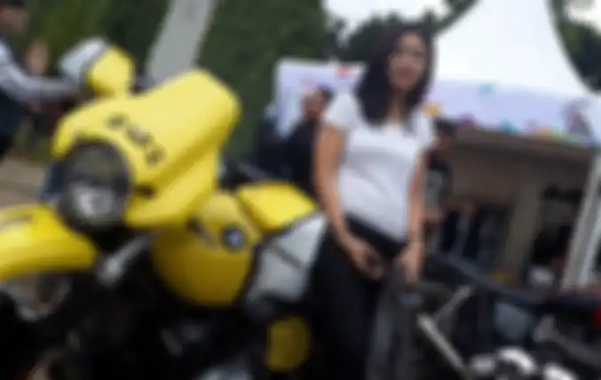 Nabila Putri yang hobi naik motor