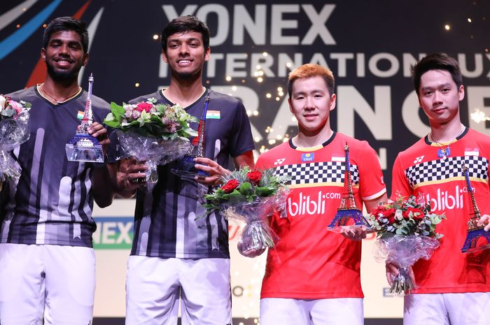 Satwiksairaj Rankireddy/Chirag Shetty dan Marcus Fernaldi Gideon/Kevin Sanjaya Sukamuljo saat naik podium ganda putra French Open 2019, di Stade Pierre de Coubertin, Prancis, Minggu (27/10/2019).