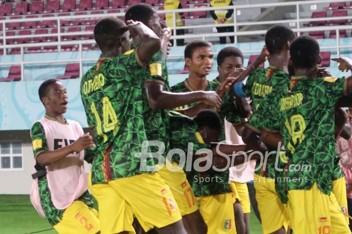 Selebrasi gol Timnas U-17 Mali, Ibrahim Diarra, saat menghadapi Argentina pada babak pertama perebutan peringkat ketiga Piala Dunia U-17 2023 di Stadion Manahan, Surakarta, Jumat (1/12/2023).