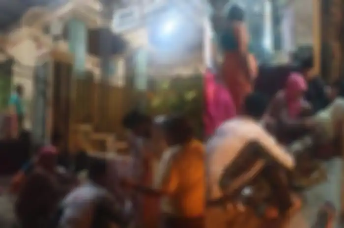 Aljannah (25) melahirkan di depan rumah bidan Sri Fuji Desa Ketapang Barat Kecamatan Ketapang Kabupaten Sampang, Madura, (4/7/2020) sekitar pukul 23.00 WIB. 