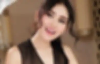 Ikut Rayakan Ulang Tahun Umi Kalsum, Sosok Pria Tampan yang Terus Bersanding di Samping Ayu Ting Ting Ini Sontak Jadi Sorotan, Netizen: Calon Ayu Akhirnya Nongol Juga!