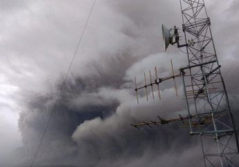 Gunung Semeru Meletus! Luncuran Awan Panas Dikabarkan Mencapai Jarak 4,5 Kilometer, Warga Diimbau Terus Waspada
