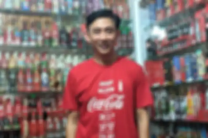 Kannie Yeo, cowok yang mengoleksi beragam barang berbau Coca-Cola dalam waktu 21 tahun terakhir.
