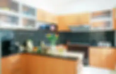 Merapikan Isi Dapur yang Berantakan, Gunakan Sekat Kayu di Dalam Laci