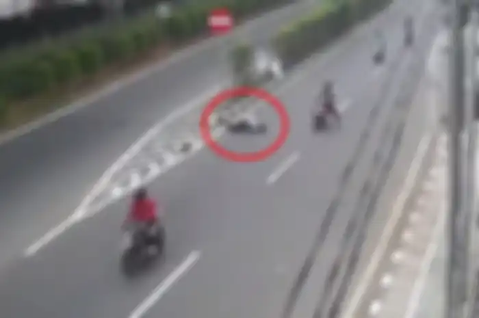 Jambret beraksi dan menewaskan seorang ibu di fly over Cempaka Putih.