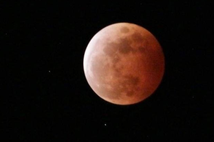 Penampakan gerhana bulan total