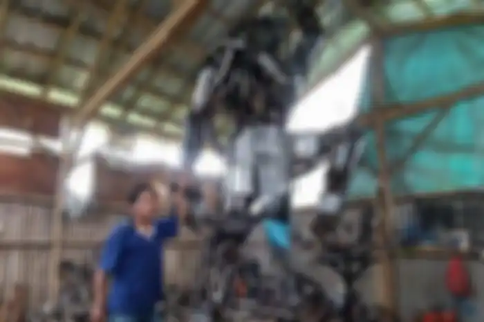 Keren, pemuda asal Tegal merubah ratusan knalpot motor bekas jadi patung Hanoman!
