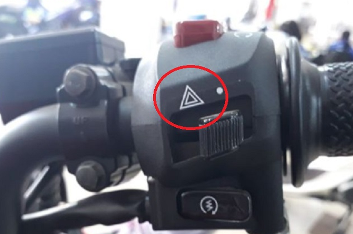 Jangan asal-asalan dalam pemakaian lampu hazard