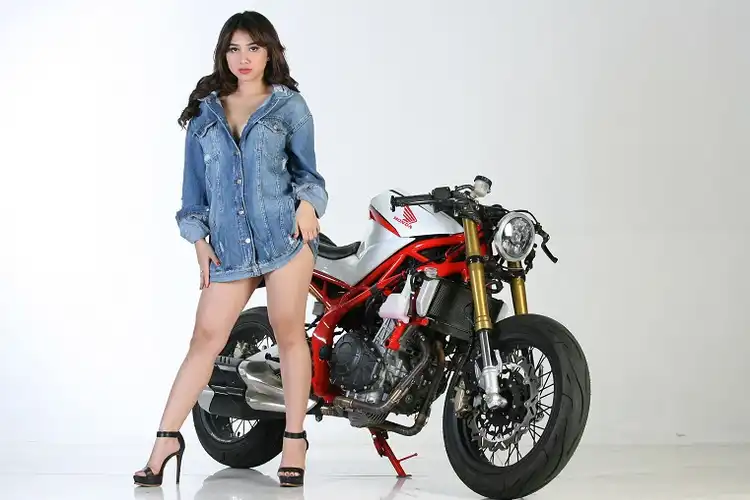 Curhatan Si Seksi Noviya Arsyad, Kangen Naik Motor dan Diajak Turing