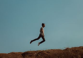 Arti Mimpi Terbang Jadi Isyarat Kebebasan Sekaligus Marabahaya, Akankah Selamat Menjalani Masalah Hidup?