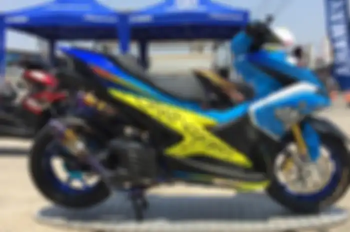 Yamaha Aerox 155 modif racing look ber-livery &ldquo;Shark&rdquo; milik Valentino Rossi
