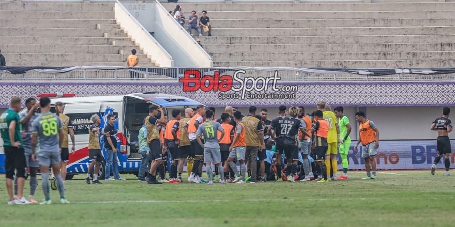 Kondisi Terkini Ady Setiawan Seusai Disikut Bek Persebaya hingga Dibawa ke Rumah Sakit