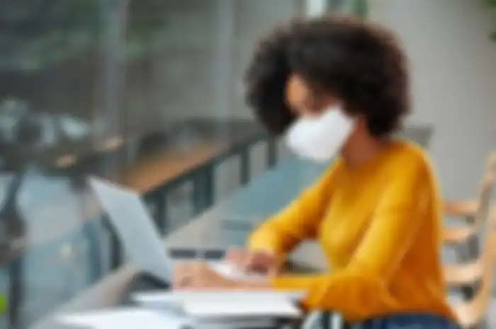 Ilustrasi pemakaian air purifier wearable (dok.LG)