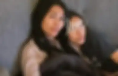 Anggun C Sasmi Akhirnya Posting Foto Kirana Tanpa Stiker, Netizen: Kayak Kembar!