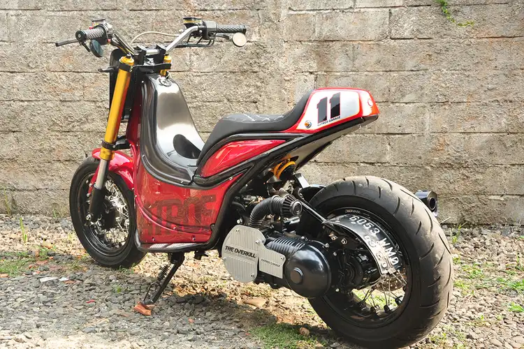 Yamaha NMAX Berubah Total! Body Custom dari Pelat, Sokbreker Depan Upside Down Punya Motor Sport