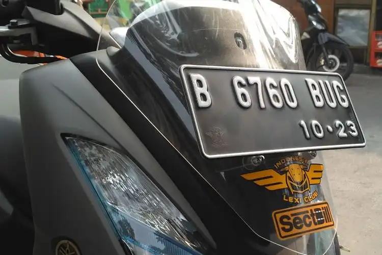 Polisi Tetap Tilang di Tempat Untuk Motor yang Kondisi Pelat Nomor Begini