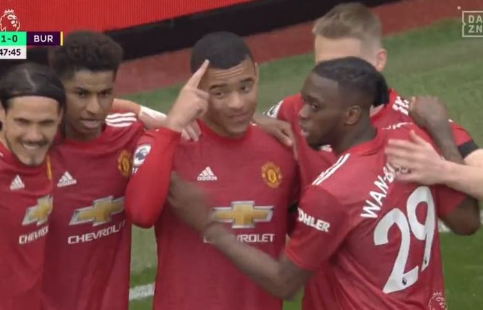 Striker Manchester United, Mason Greenwood, merayakan gol yang dicetak ke gawang Burnley dalam laga Liga Inggris di Stadion Old Trafford, Minggu (18/4/2021).