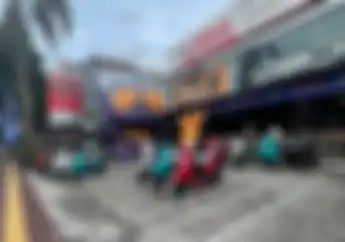 Wow Patung Oli dan Motor Matic Fazzio Tampil Menawan di Yamaha Flagship Shop Bali