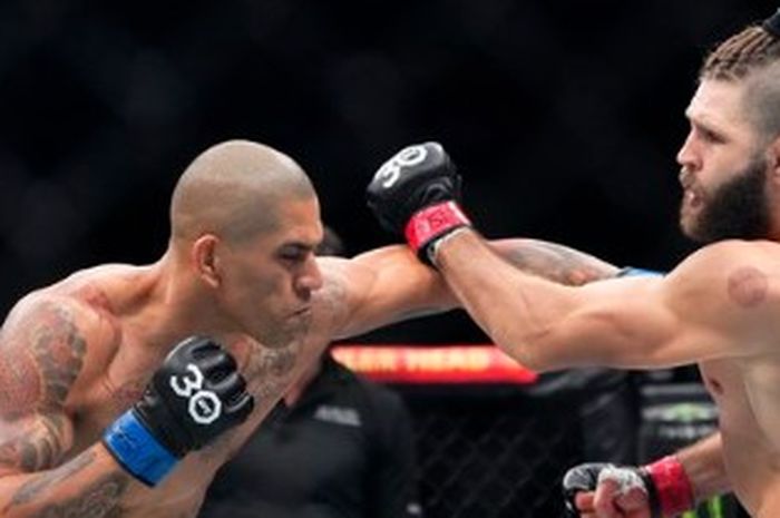 Alex Pereira juara baru kelas berat ringan UFC usai mengalahkan Jiri Prochazka pada main event UFC 295, Minggu, 12 November 2023