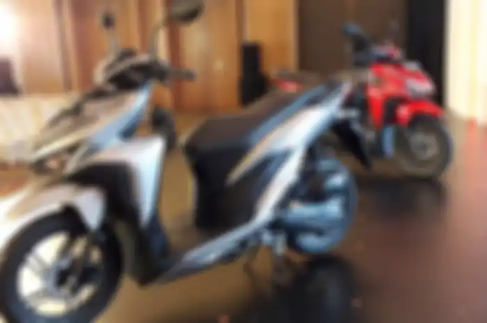 All New Honda Vario 150 (depan) dan All New Honda Vario 125 (belakang) tanpa kick starter.