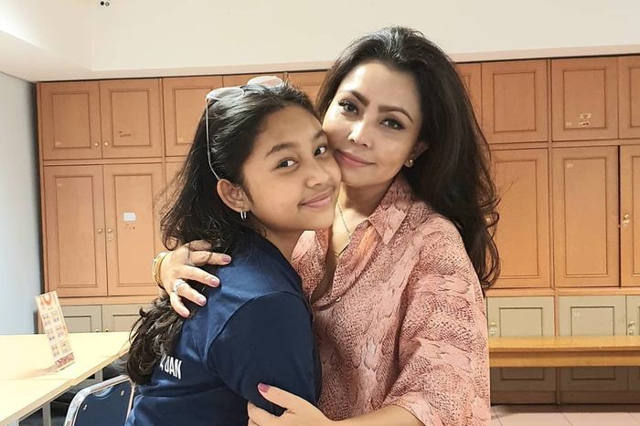 Mayangsari dan putrinya,  Khirani Trihatmodjo 