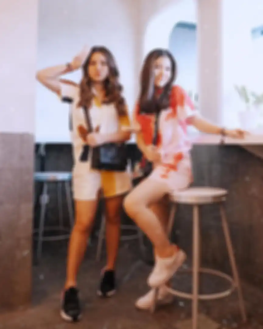 Gaya kompak Marsha Aruan dan Michelle Aruan